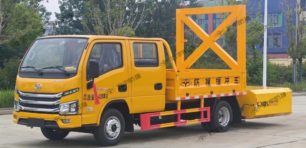 ����Ծ��S100��ײ���峵